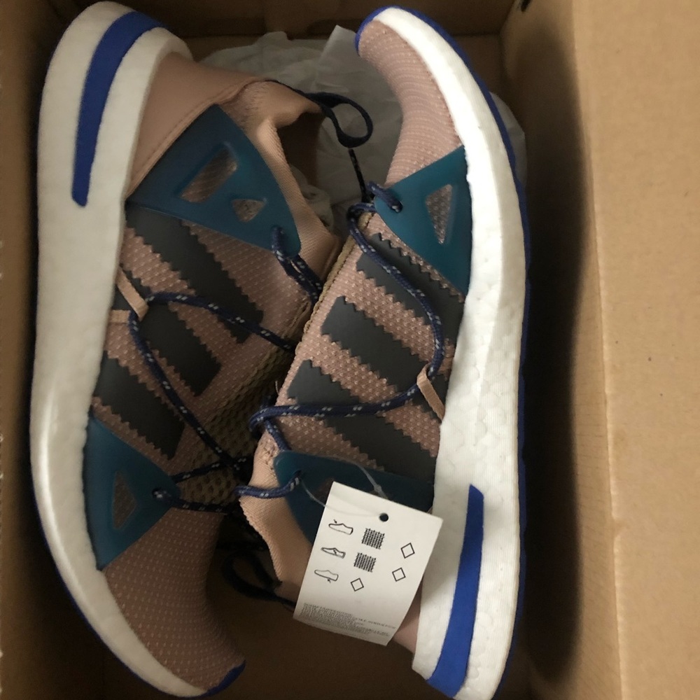 Adidas Arkyn Sneaker US size 7, new with tags
